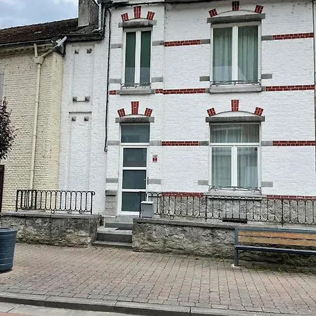 A Deux Pas